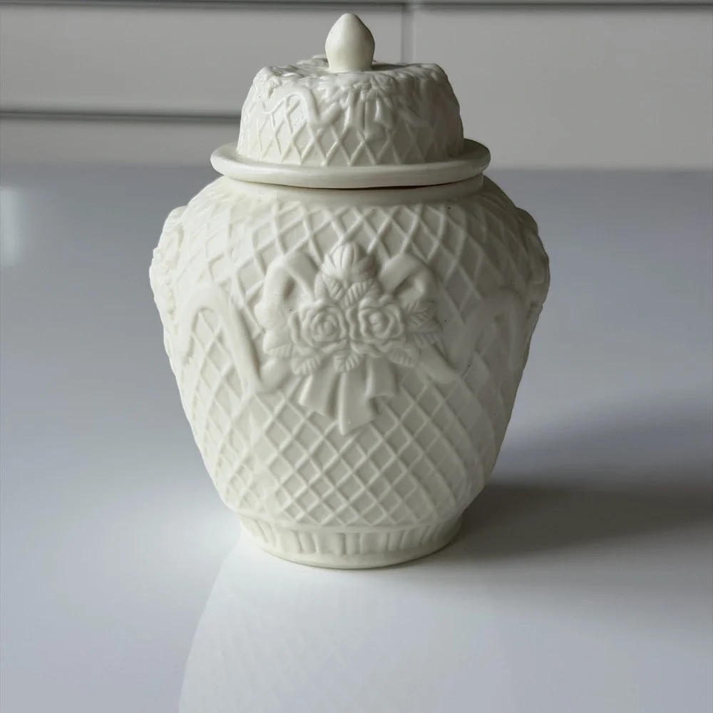 Vintage Hermitage Pottery Jade Ginger Box / Jar With Blue Flowers 🌺